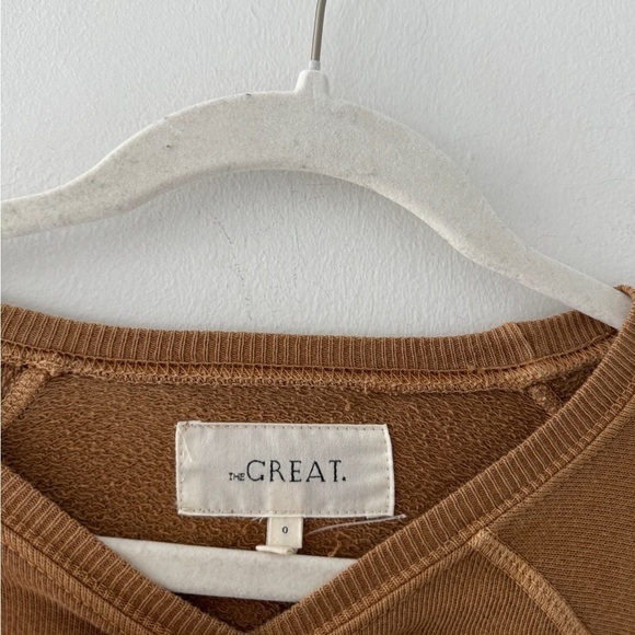 THE GREAT Shrunken Sweatshirt in Perched Cardinal - Picture 4 of 7